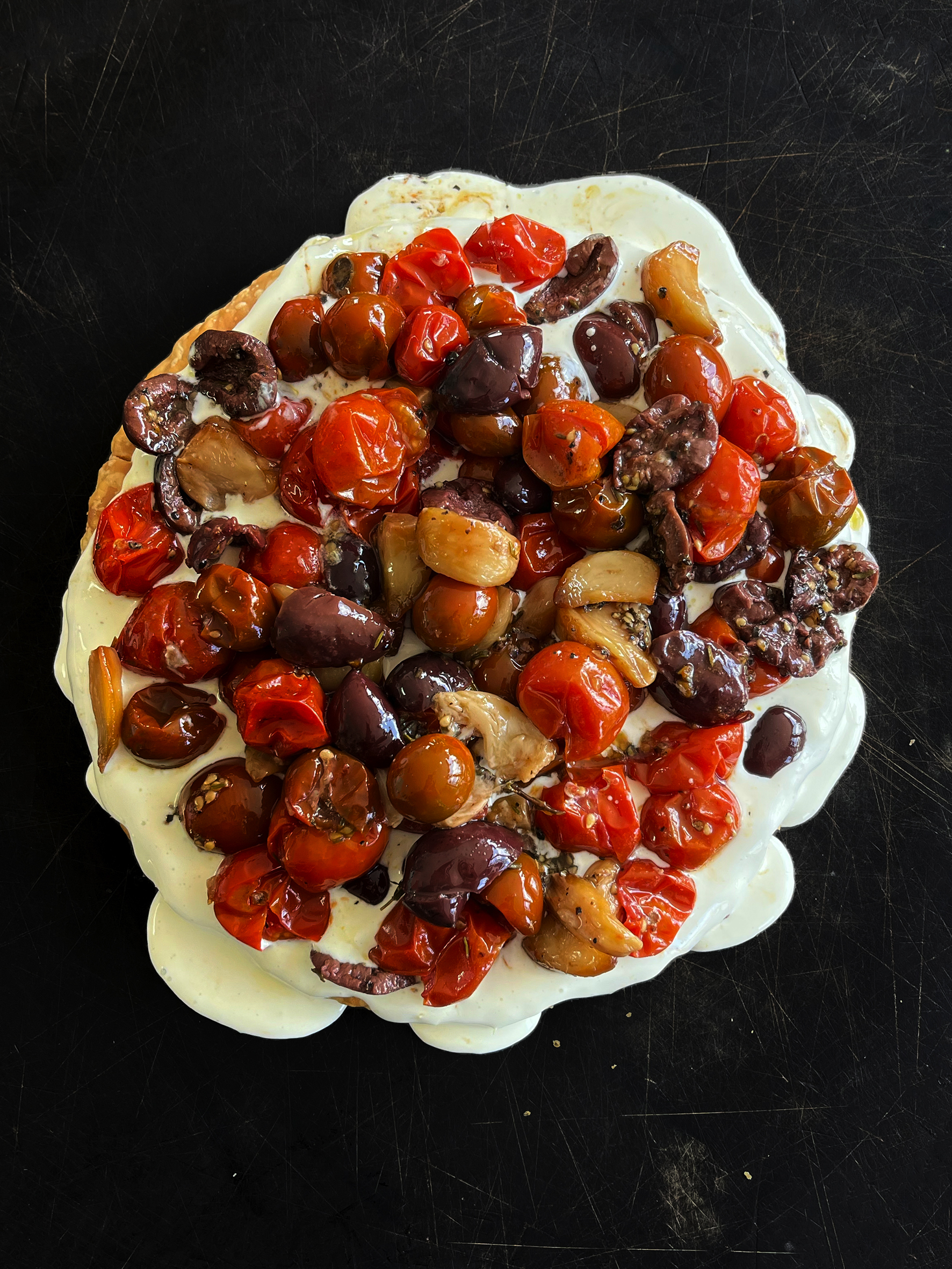 Tomato tart with thyme, olives and honey