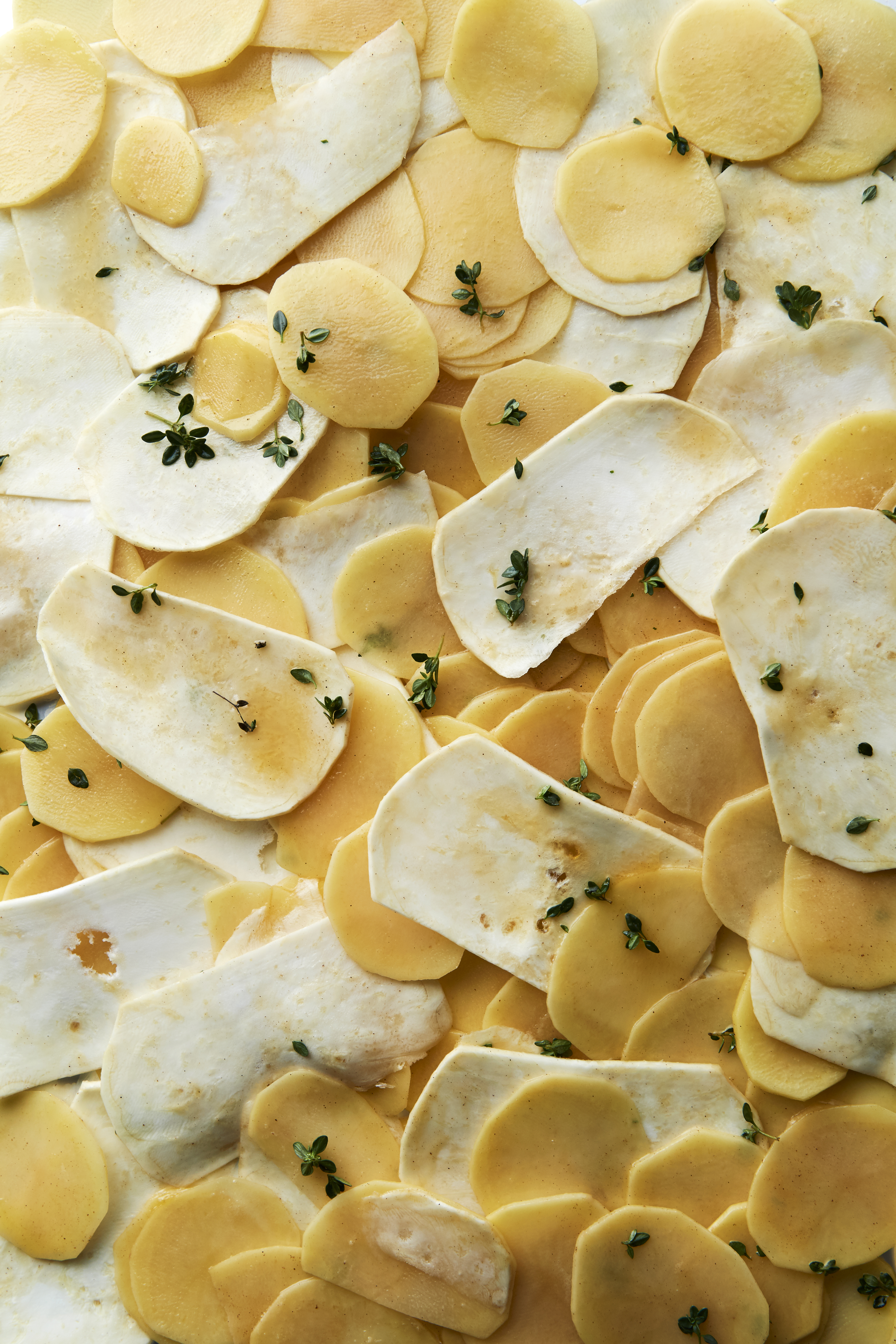 Baked celeriac and potatoes with honey, cinnamon and thyme