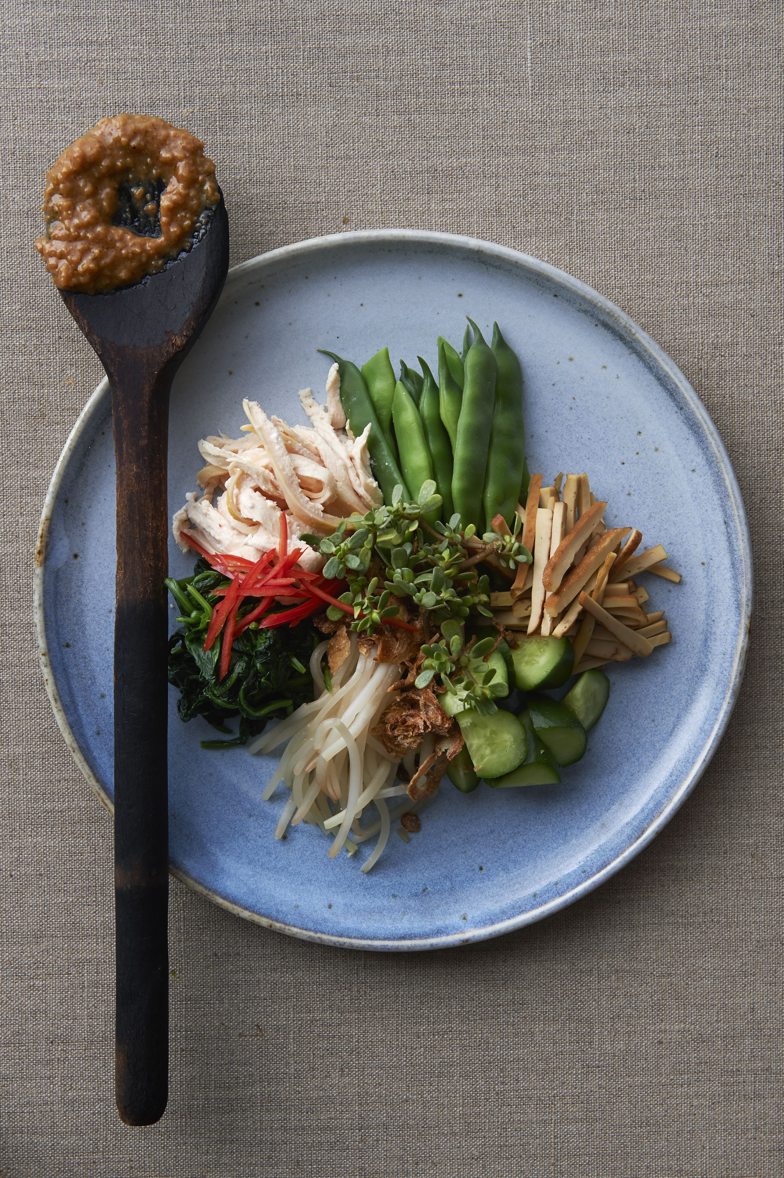Vegetable salad with peanut sauce
